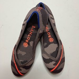 Rothy’s taupe camo ballet flat in size 6.5